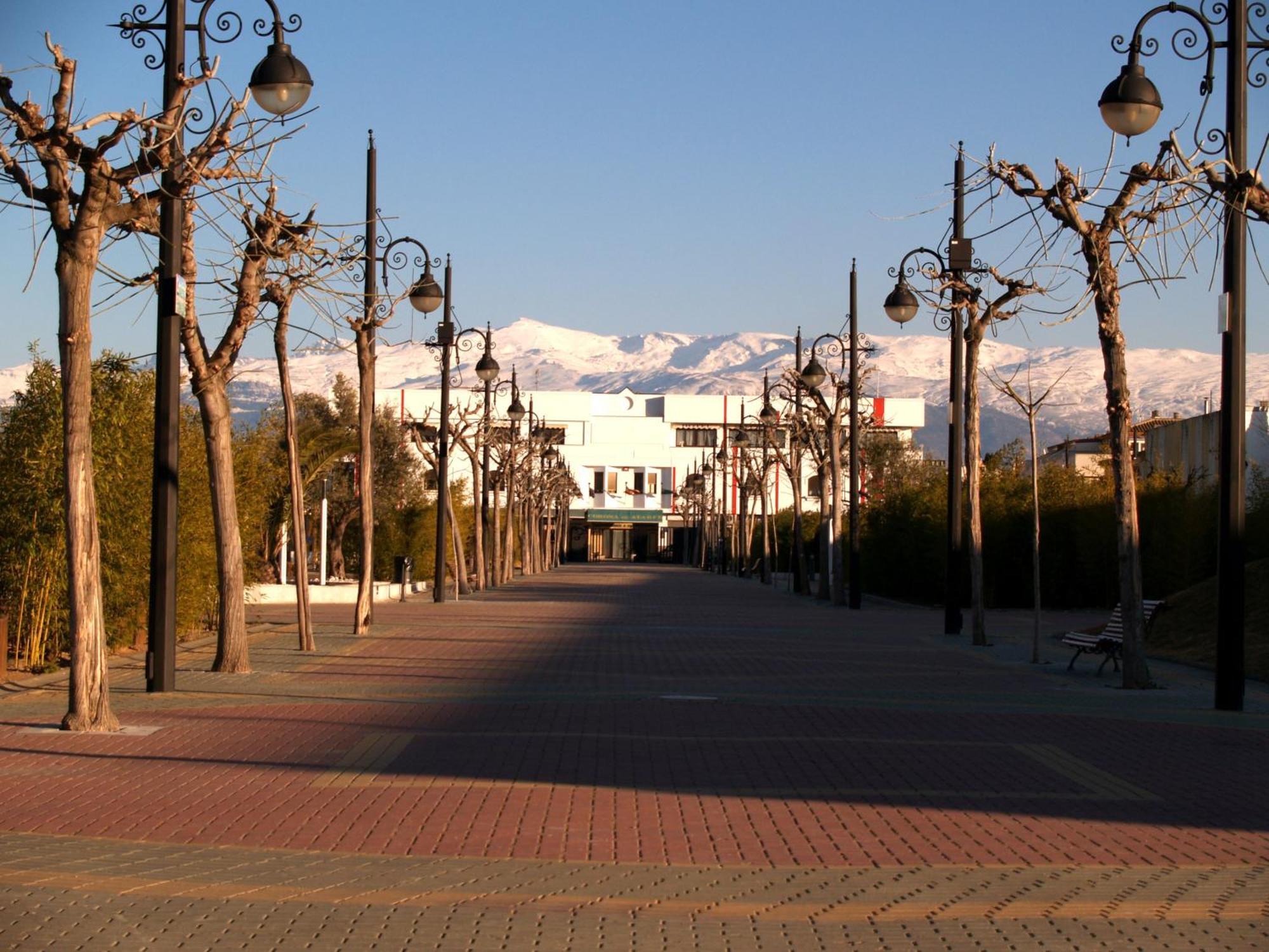Hotel Corona De Atarfe Exterior photo